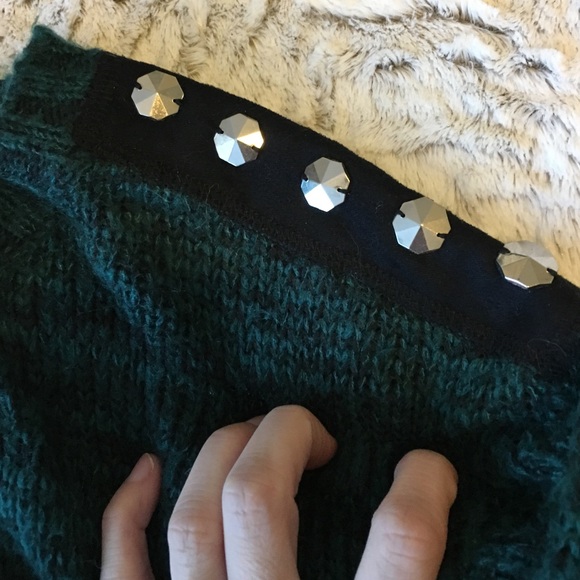 GUC! Crewneck sweater with "studs" - Picture 4 of 4